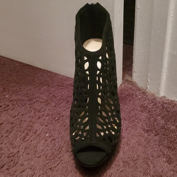 Shoes - Picture 3 of 3